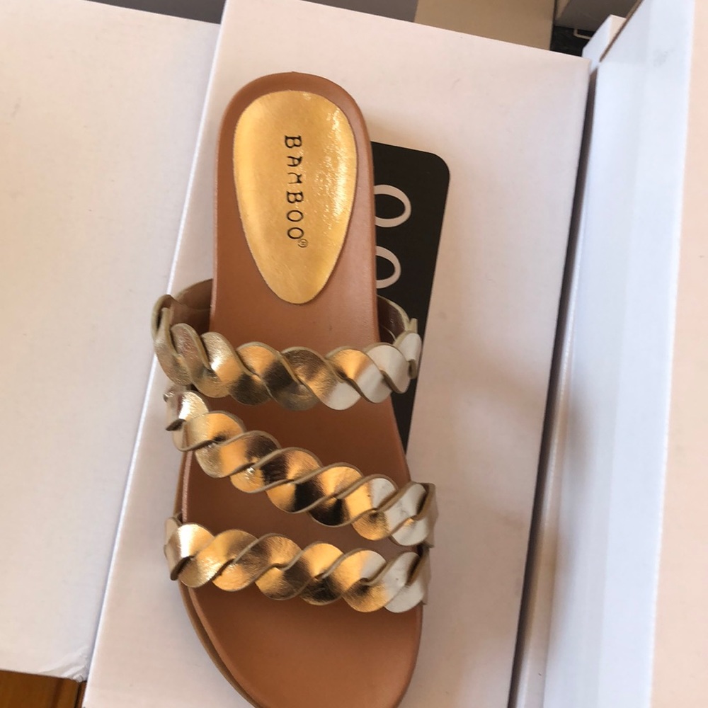 Size 6 Gold Slide Sandal - Picture 2 of 3